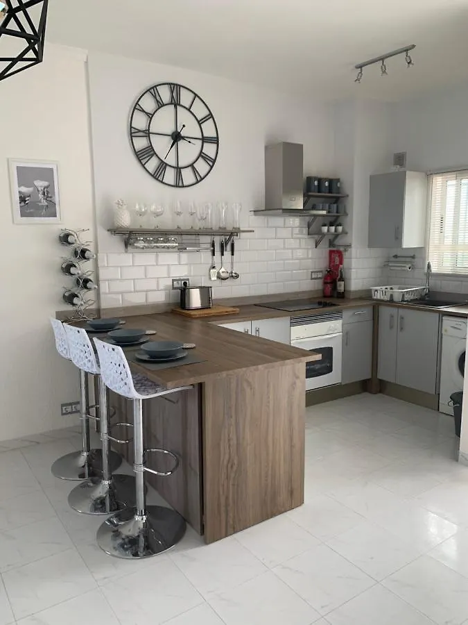 Tres Hermanos - Spacious Modern 2 Bedroom Apartment Nerja