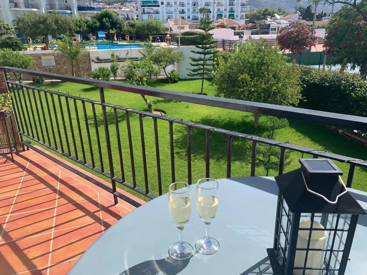 Tres Hermanos - Spacious Modern 2 Bedroom Apartment Nerja 0*,