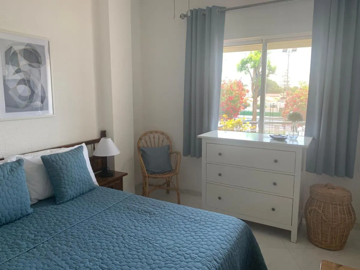 Tres Hermanos - Spacious Modern 2 Bedroom Apartment Nerja 0*,  Espagne